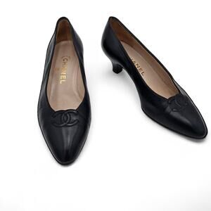 Chanel CC Vintage Kitten Heel Pump Black Leather Pointed Toe Size 37.5 US 6.5 7